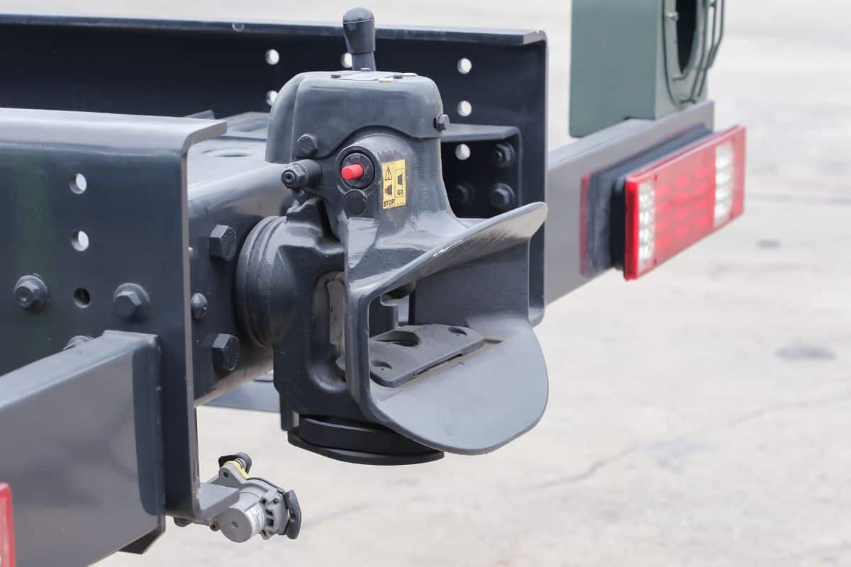 disconnected semitrailer truck. coupling hitch trailers