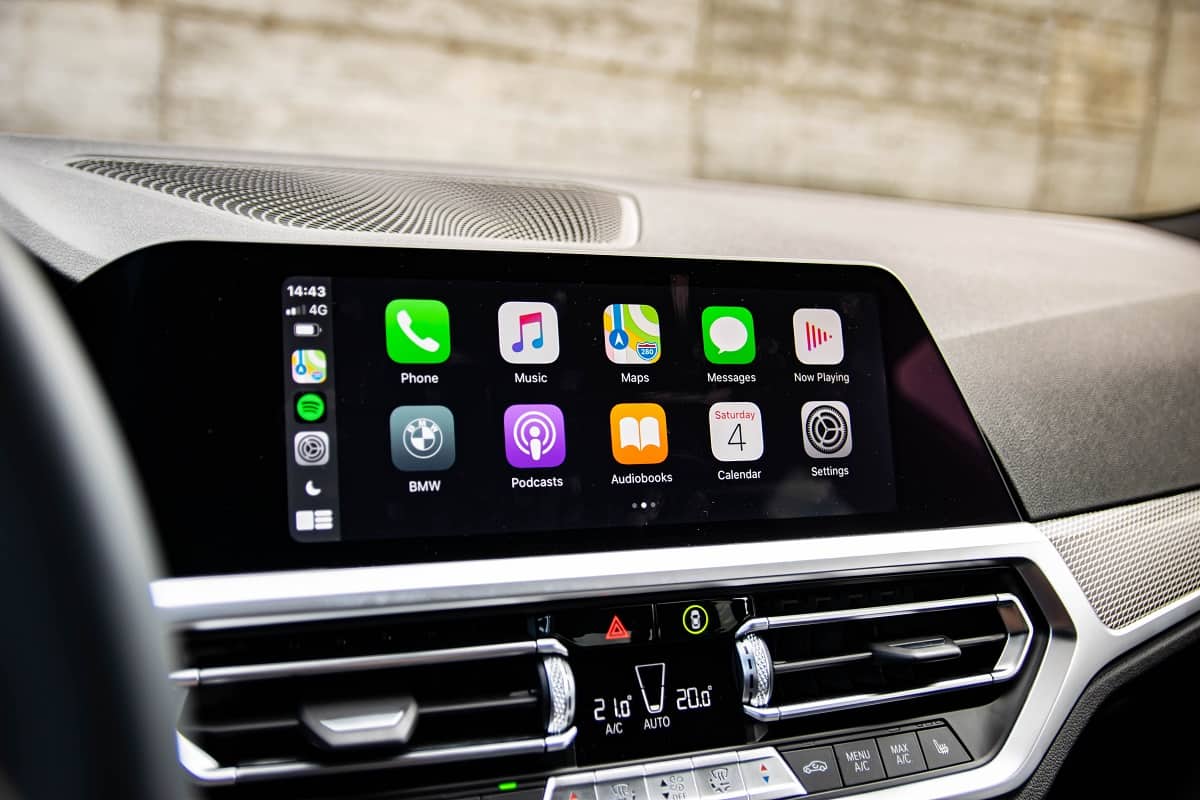 Apple CarPlay - BMW M340i xDrive Apple CarPlay on infotainment screen