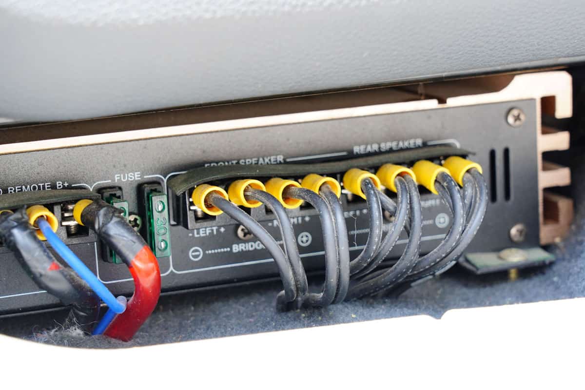 Connecting a wiring to car amplifier setting up