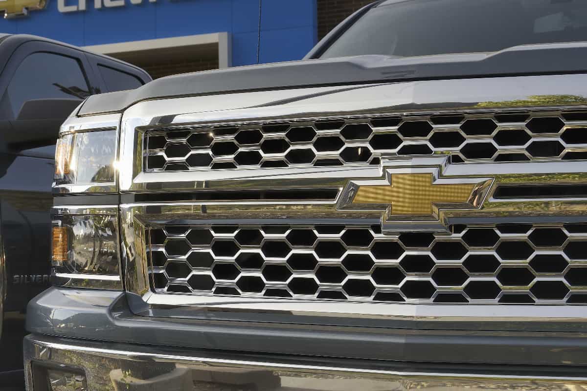 Pickup trucks for sale at the Mountain Chevrolet dealership