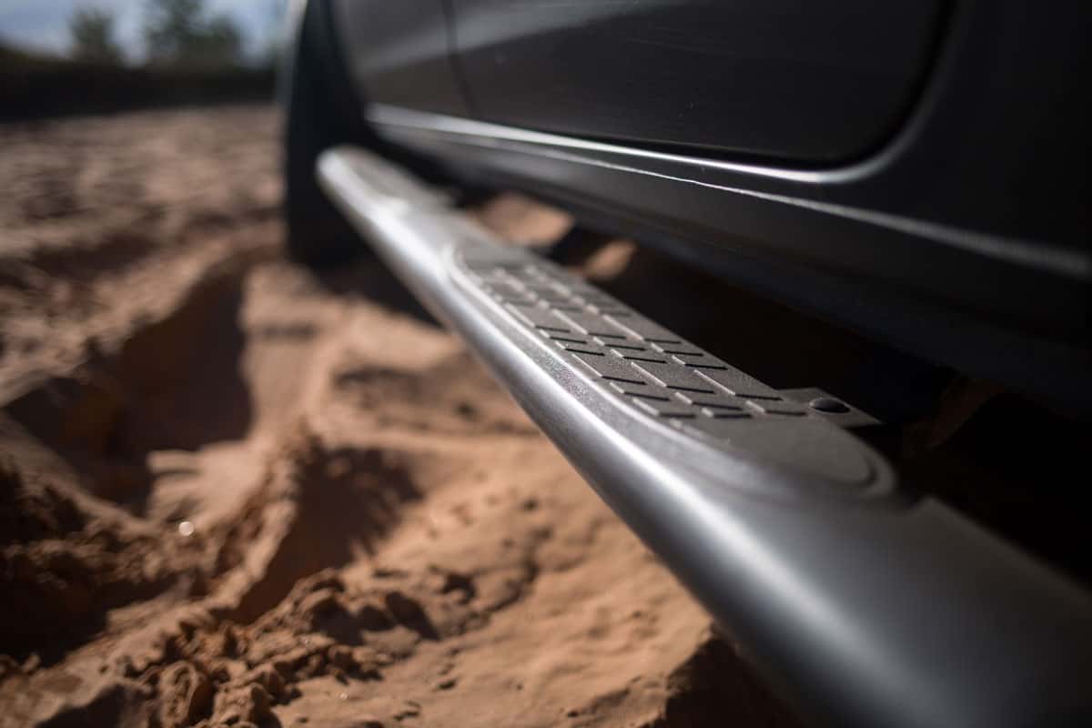 suv-car-stuck-sands-off-road running board, Can You Paint Chrome Running Boards?