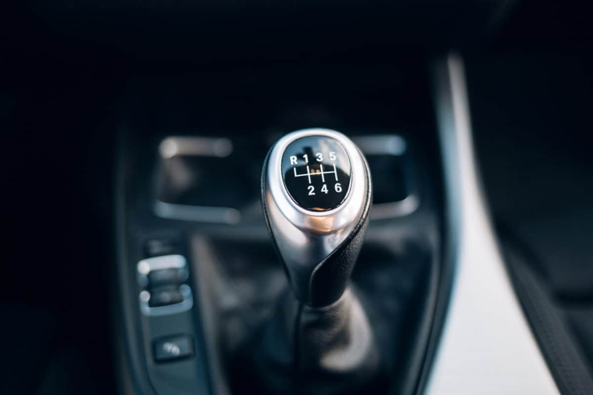 Manual gearbox handle in the car
